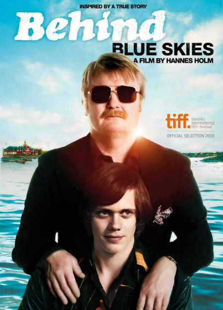 Plakat til Netflix-filmen 'Behind blue skies'